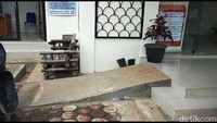 Selain itu, Helmi juga menyoroti belum lengkapnya akses masuk bagi penyandang disabilitas, hingga banyaknya jendela yang macet.