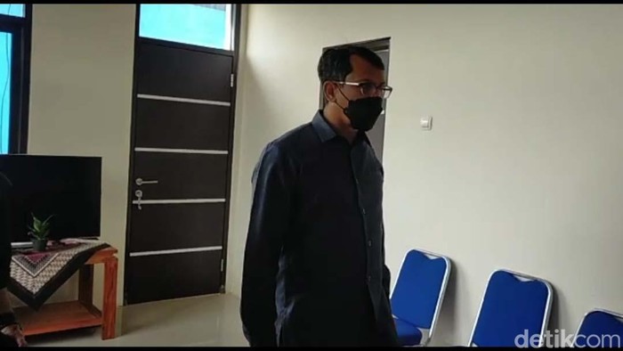 Potret Pembangunan Kecamatan Talegong yang Bikin Wabup Garut Kecewa Wabup Garut Helmi Budiman mengecek bangunan baru kantor Kecamatan Talegong. Helmi kecewa lantaran kualitas bangunan dinilai buruk, dinilai dari beberapa aspek.