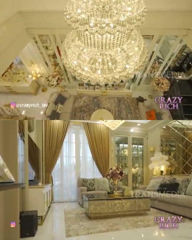 Shella Saukia menceritakan bagaimana awal dirinya berbisnis hingga kini sukses. Dia memulainya bersama sang suami Achmad Fitra dengan berjualan baju muslim yang dibuat orang lain. Pada saat itu, suami Sheila bertugas menyetrika dan menjadi juru foto untuk katalog jualan mereka. Pernah pada suatu hari, ketika sedang foto katalog jualan di depan rumah tetangga, keduanya sempat diusir.  Foto: Dok. Youtube Trans TV Official.