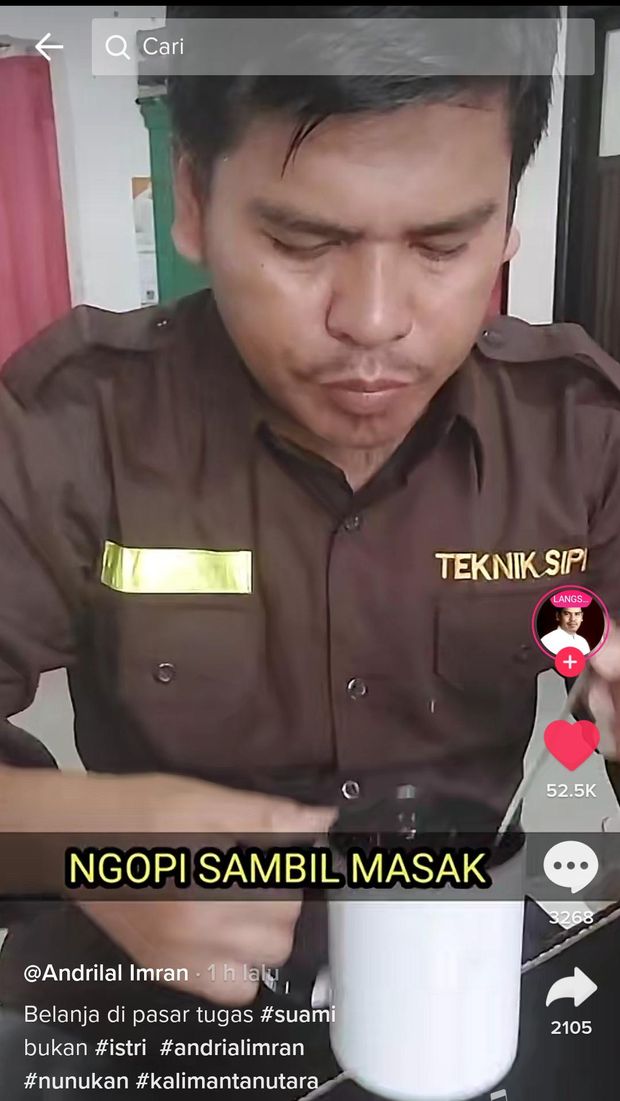 Pria Ini Belanja dan Masak Setiap Hari