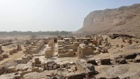 Informasi untuk traveler, situ ini terletak di dekat kota Sohag saat ini tepatnya di tepi barat Sungai Nil.  Athribis telah menjadi subjek penggalian selama lebih dari 100 tahun, tetapi penelitian yang lebih intensif di situs seluas 30 hektare dimulai pada tahun 2003, ketika Universitas Tübingen dan Kementerian Pariwisata dan Purbakala Mesir meluncurkan Proyek Athribis.