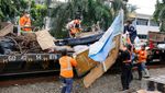 137 Bangunan Liar Sepanjang Stasiun Angke-Kampung Bandan Ditertibkan