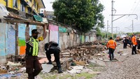 Keselamatan dan kelancaran perjalanan kereta api (KA) menjadi komitmen PT KAI (Persero) Daop 1 Jakarta dalam memberikan layanan bagi pelanggan, kata Kahumas PT KAI Daop 1 Jakarta, Eva Chairunisa.