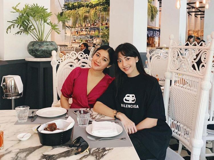 Kedekatan Ririn Dwi Ariyanti dan Naysila Mirdad Saat Nongkrong Bareng