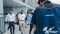 Sandiaga di Sirkuit Mandalika. Lebih dari itu, penyelenggaraan MotoGP Mandalika juga akan menjadi sarana promosi yang efektif sehingga akan menambah daya tarik atau country branding Indonesia di mata dunia.