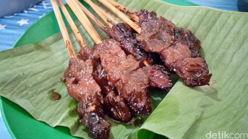 Sate Maranggi Sari Asih: Gurih Juicy Sate Maranggi dengan Paduan Lemak Sapi dan Sambal Oncom