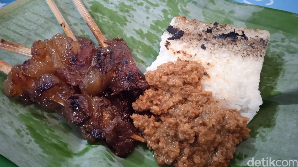 Sate Maranggi Sari Asih: Gurih Juicy Sate Maranggi dengan Paduan Lemak Sapi dan Sambal Oncom