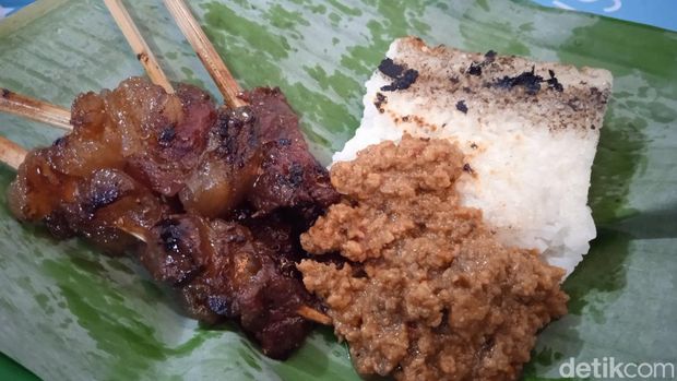 Sate Maranggi Sari Asih Sate Maranggi Sari Asih: Gurih Juicy Sate Maranggi dengan Paduan Lemak Sapi dan Sambal Oncom