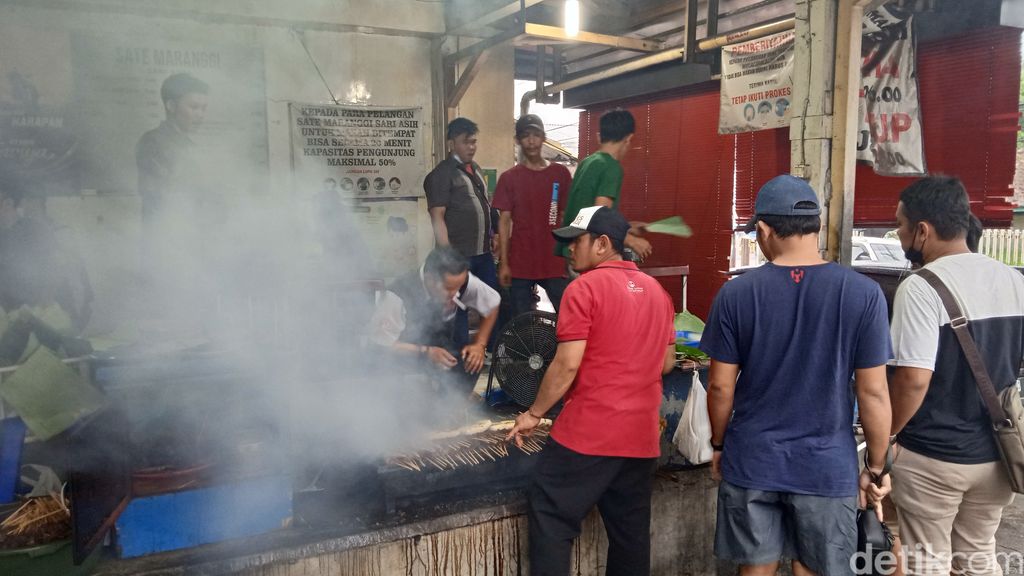 Sate Maranggi Sari Asih: Gurih Juicy Sate Maranggi dengan Paduan Lemak Sapi dan Sambal Oncom