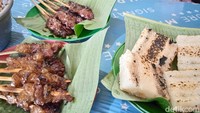 Pada umumnya sate disajikan dengan nasi putih hangat atau potongan lontong sebagai pendamping. Tetapi di sini ada ketan bakar yang menjadi identitas Sate Maranggi Sari Asih. Foto: detikcom/Diah Afrilian