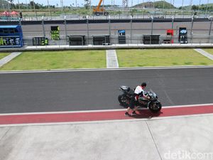 Di Balik Debu Tebal pada Motor-motor Saat Tes MotoGP Mandalika