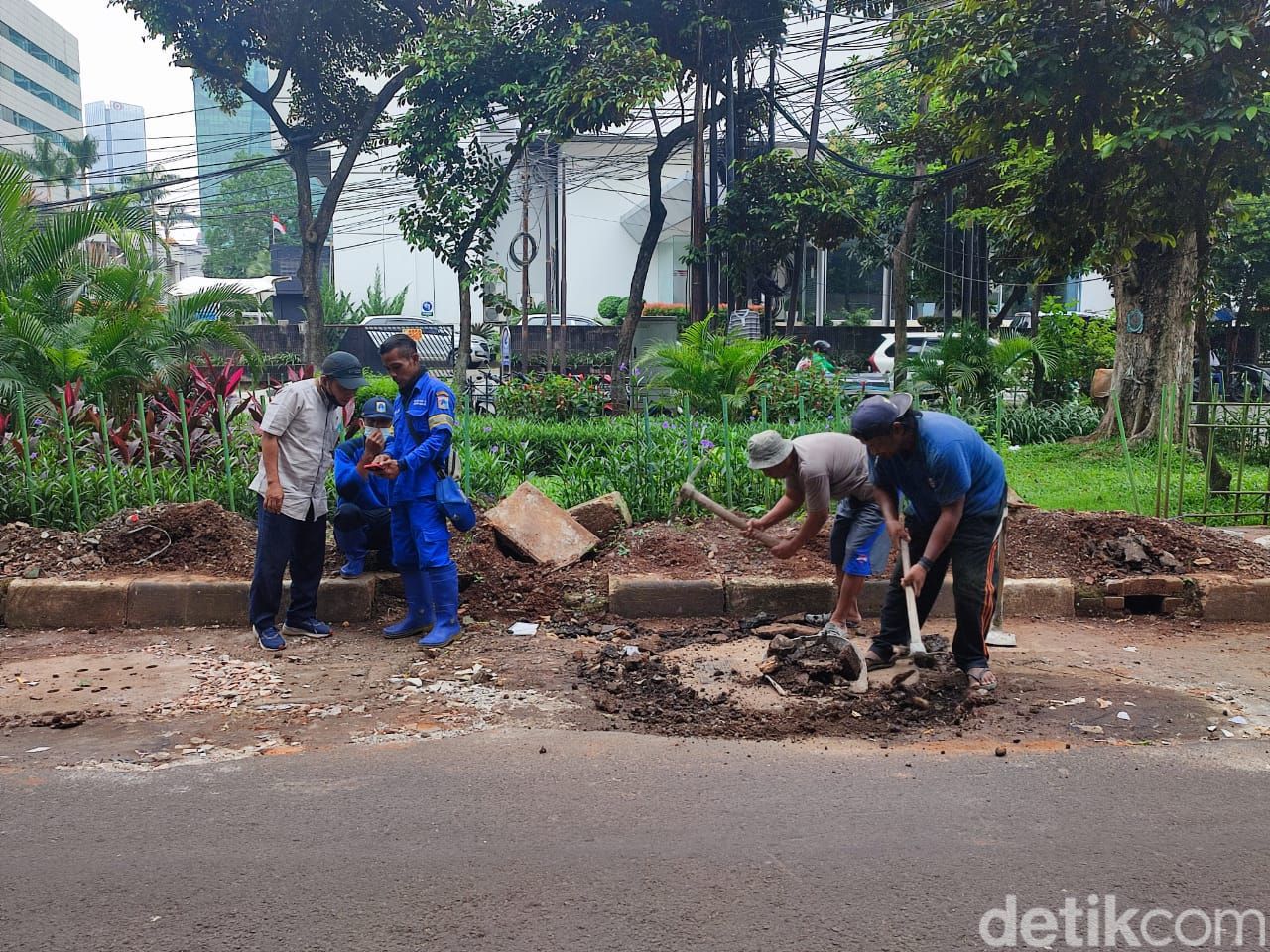 Sumur resapan di Jl Karet Raya, Kuningan, Jakarta Selatan, 11 Februari 2022. (Nahda Rizki Utami/detikcom)