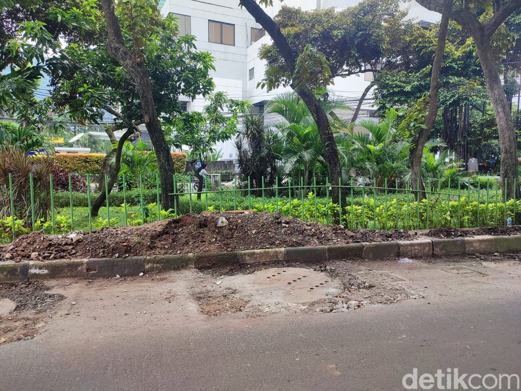 Sumur resapan di Jl Karet Raya, Kuningan, Jakarta Selatan, 11 Februari 2022. (Nahda Rizki Utami/detikcom)