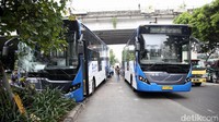 Penyebab kecelakaan bus tersebut diduga karena pengemudi hilang kendali.