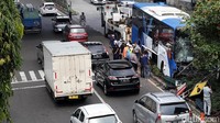 Sementara itu, diketahui bus TransJakarta itu tengah membawa penumpang dan melaju di jalur busway dari arah utara ke selatan.