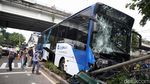 Begini Kondisi Bus TransJakarta Usai Tabrak Pembatas Jalan di Jaktim