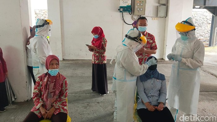 Tes PCR di kantor Dinkes Boyolali, Jumat (11/2/2022)