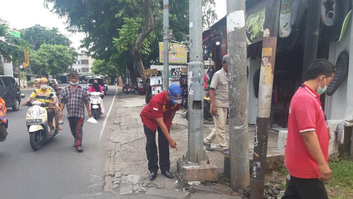 TransJakarta tabrak tiang listrik di Tangerang