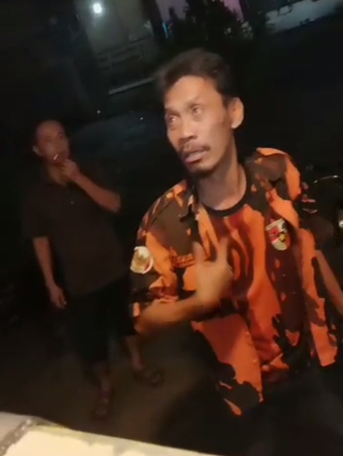 Viral video pria berseragam ormas pungli pedagang di Deli Serdang
