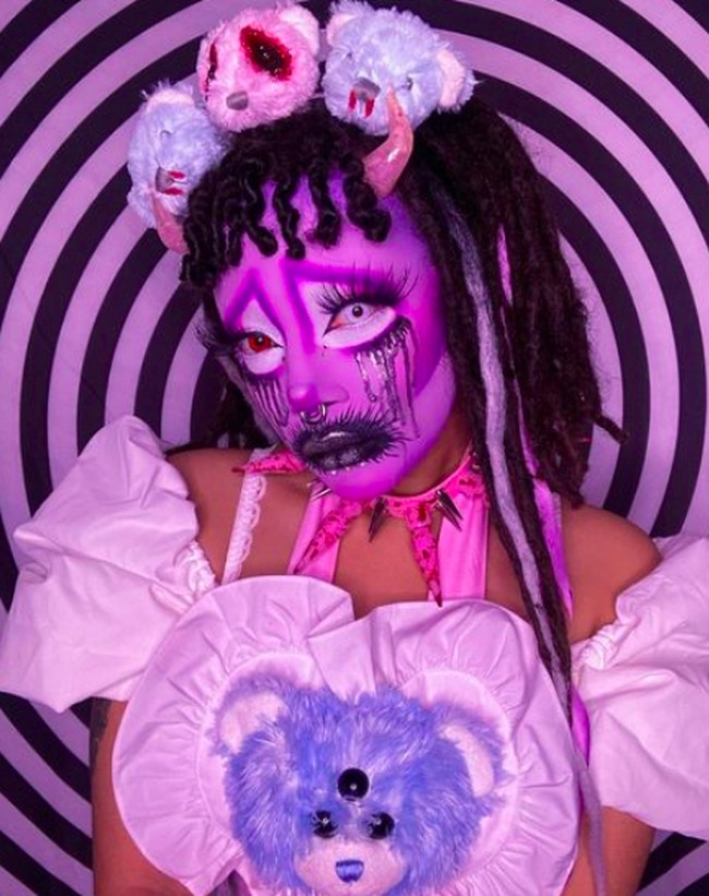 “Di sekolah aku sering dicemooh karena aneh. Aku tidak punya banyak teman sampai akhir sekolah,” ucap Vlad. Foto: dok. Instagram/@vladvonkitsch