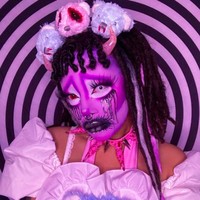 “Di sekolah aku sering dicemooh karena aneh. Aku tidak punya banyak teman sampai akhir sekolah,” ucap Vlad. Foto: dok. Instagram/@vladvonkitsch