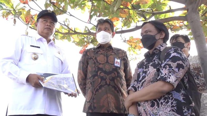 Wagub Jabar Uu Ruzhanul Ulum meninjau lokasi calon titik pembangunan Tol Getaci.