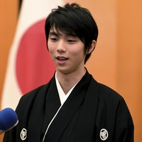 Aku telah memutuskan untuk masuk ke figure skating profesional. Aku tidak sedih sama sekali. Tidak ada kesedihan dan aku ingin terus bekerja. Tapi aku tidak lagi terbatas pada kompetisi lagi. Aku pikir aku bisa membawa figure skating ke tempat yang berbeda dengan cara yang berbeda dari yang sekarang, katanya dilansir Olympics. Foto: AP