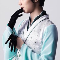 Sepanjang kariernya, Yuzuru memiliki fanbase yang cukup kuat. Dikenal sebagai Fanyus, para penggemar mengagumi kemampuan skating Yuzuru yang indah begitu juga dengan kostum dan ide-idenya untuk memasukkan unsur budaya pop.Foto: Instagram @tamakiyoshida