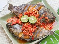 10 Resep Ikan Goreng Berbumbu Sedap, Cabe Ijo Hingga Sambal Kencur