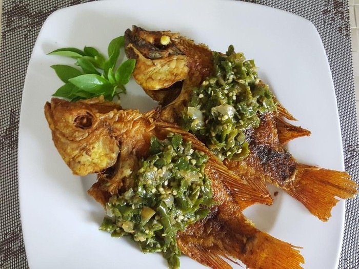 10 Resep Ikan Goreng Berbumbu Sedap, Cabe Ijo hingga Sambal Kencur 10 Resep Ikan Goreng Berbumbu Sedap, Cabe Ijo hingga Sambal Kencur