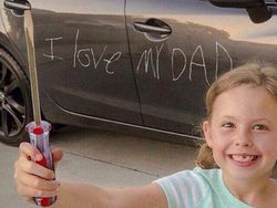 Aksi Bocah yang Terabadikan Kamera Bikin Ngakak