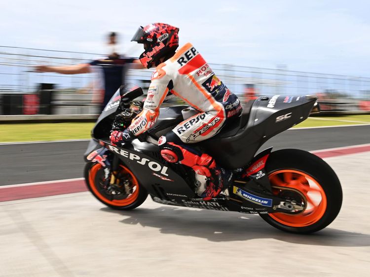 Aksi Pebalap Jajal Sirkuit Mandalika di Hari Kedua Tes MotoGP