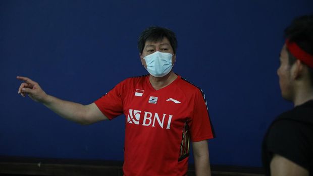 Pelatih bulutangkis ganda putra Aryono Miranat