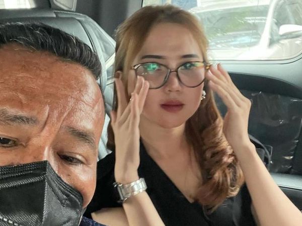 Aspri Hotman Paris Asal Bogor Ini Hobi Ngemil dan Naik Gunung