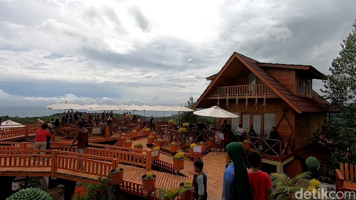 Bukit Durian Sagara, Sukabumi Bukit Durian Sagara, Sukabumi memiliki view menawan, langsung ke Teluk Pelabuhanratu.