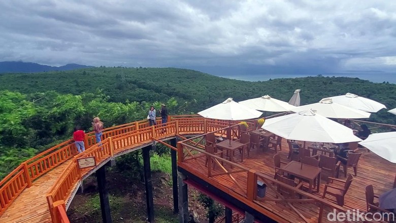 Bukit Durian Sagara, Sukabumi memiliki view menawan, langsung ke Teluk Pelabuhanratu.