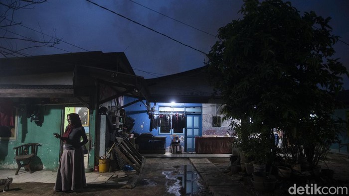 Stigma negatif masih jadi momok dan perang yang dihadapi oleh Transpuan di Indonesia demi dapatkan pengakuan. Beginilah jalan panjang yang harus mereka tempuh.

Siapa sangka dibalik image tersebut mereka juga memiliki bakat dan prestasi seperti layaknya orang biasa. Tak tercatat dengan rinci berapa total transpuan di Indonesia yang masih harus berjuang mengekspresikan dirinya. Inilah kiprah mereka.