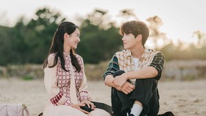 Kim Seon Ho dan Shin Min A di Hometown Cha Cha Cha sukses bikin hati meleleh. Foto: Dok. tvN