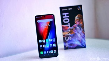 Infinix Hot 11S NFC dijual dengan harga Rp 1,9 juta untuk varian 4GB/64GB, dan Rp 2,2 juta untuk varian 6GB/128GB. Dapur pacu ponsel ini ditenagai chipset MediaTek Helio G88, disertai RAM 6GB dan penyimpanan internal hingga 128GB. Foto: Adi Fida Rahman/detikINET.