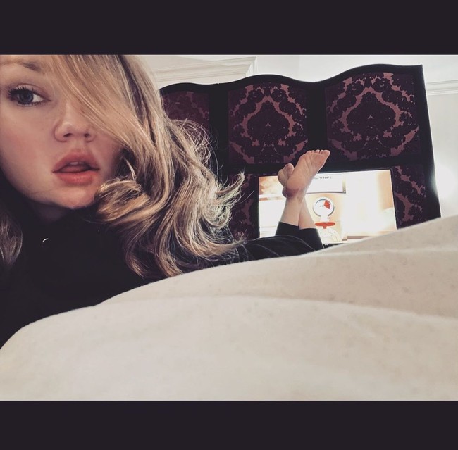 Anna empat tahun dipenjara setelah meyakinkan publik bahwa dirinya adalah seorang ahli waris Jerman. Bukan hanya itu, ketika berpura-pura jadi sosialita kaya, Anna menipu teman-temannya dengan modus mentraktir liburan. Foto: Instagram