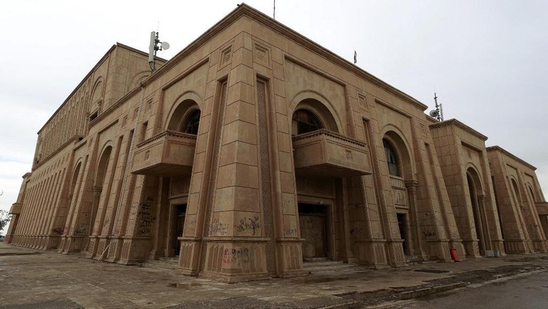 Istana tinggalan Saddam Husein Istana mantan diktator Irak Saddam Hussein di Babylon Tourist Resort di Babylon, Irak tengah. (Photo by AHMAD AL-RUBAYE / AFP)