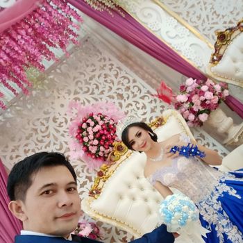 Kisah cinta dulu guru SMP, kini menikah dengan muridnya di Manado.