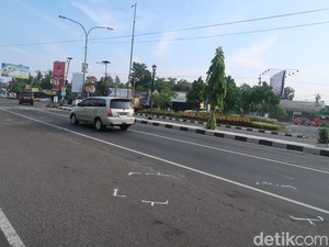 Begini TKP Bus Tabrak 6 Mobil-2 Motor di Simpang Ketandan Bantul