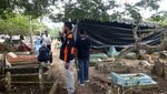 Momen Polisi Bongkar Kuburan Diduga Korban Kerangkeng Bupati Langkat