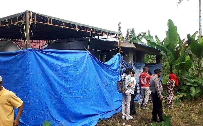 Momen Polisi Bongkar Kuburan Diduga Korban Kerangkeng Bupati Langkat Momen Polisi Bongkar Kuburan Diduga Korban Kerangkeng Bupati Langkat
