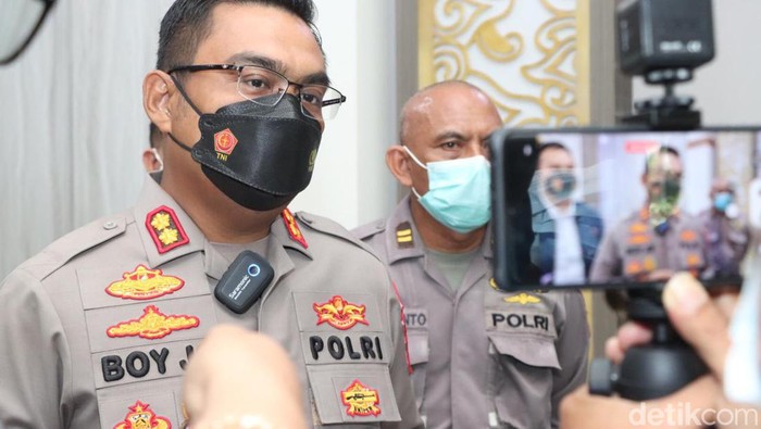 Polisi menemukan fakta baru dalam kasus tewasnya Bobby (35) yang bersimbah darah. Fakta baru tersebut yakni soal motif lain.