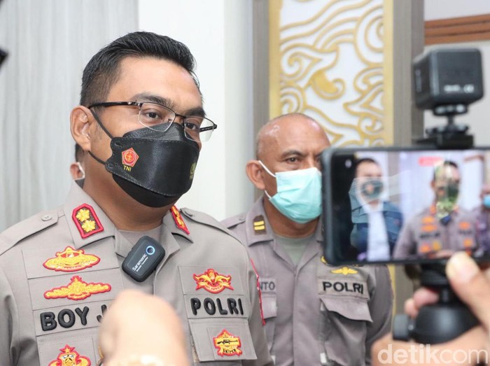 Polisi menemukan fakta baru dalam kasus tewasnya Bobby (35) yang bersimbah darah. Fakta baru tersebut yakni soal motif lain.