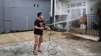 Saat ini ada 4 keluarga yang menjalani isolasi mandiri di perumahan tersebut.
