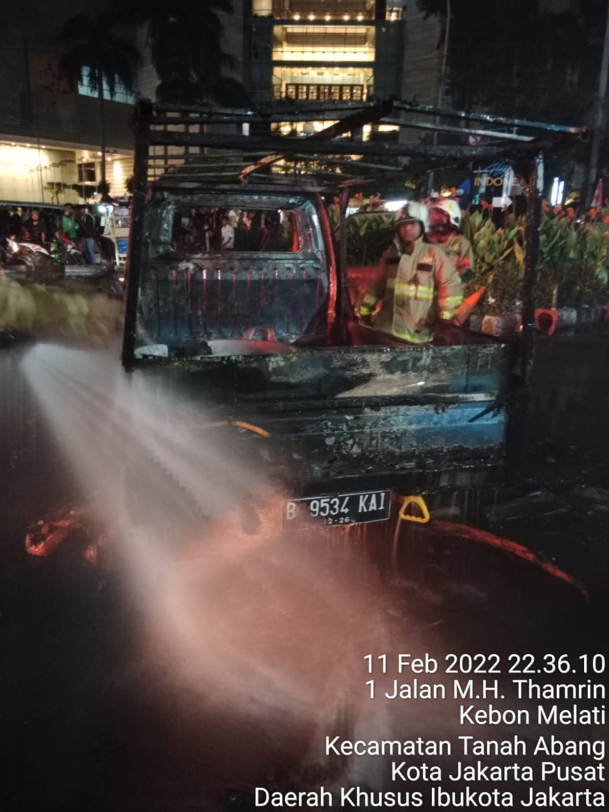 Pikap tahu bulat kebakaran di depan Plaza Indonesia, Jakarta Pusat, 11 Februari 2022. (Dok Istimewa)