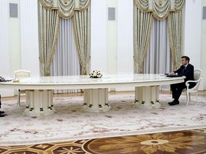 Percakapan Telepon Putin-Macron Sebelum Invasi Ukraina Bocor, Rusia Marah!